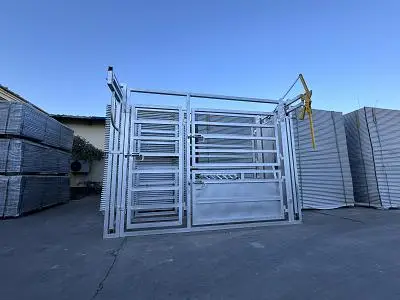 cattle crush 400x300