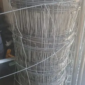 Hinge joint stock fence