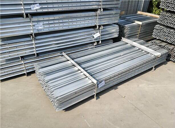 Hot Dipped Galvanised / Black Tar Star Pickets